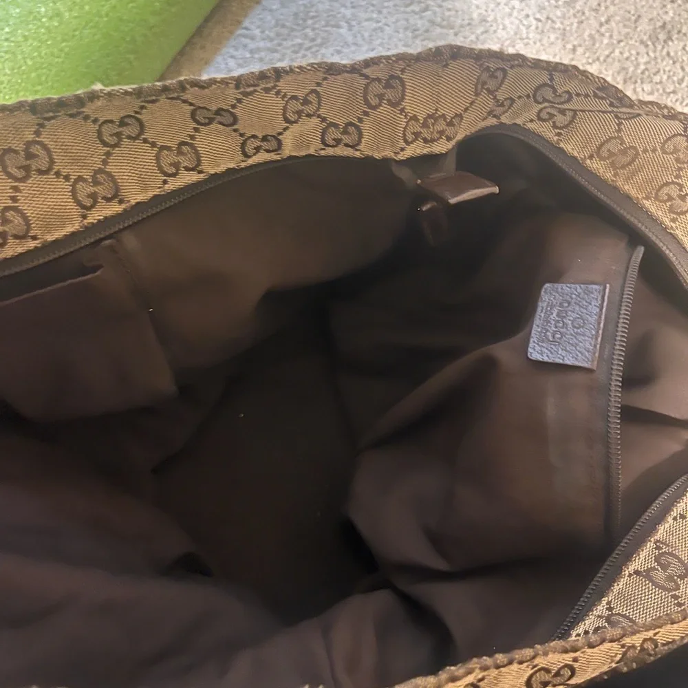 Authentic Gucci tote with reinforced corners - Picture 9 of 13